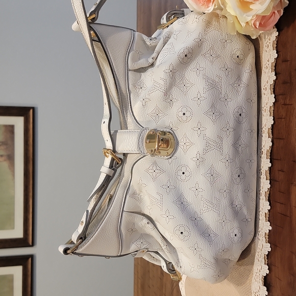 Louis Vuitton Handbags - Authentic Louis Vuitton Mahina hobo bag